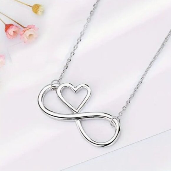 Trendy Silver Infinity Heart Pendant Necklace With Gift Cards - Picture 1 of 7